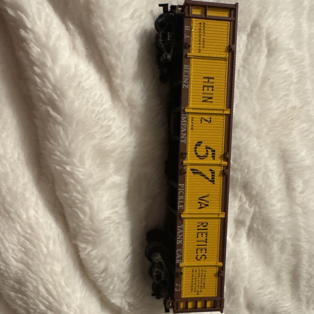 Athearn HO Heinz 57 Varieties pickle Car #73 w/kadee